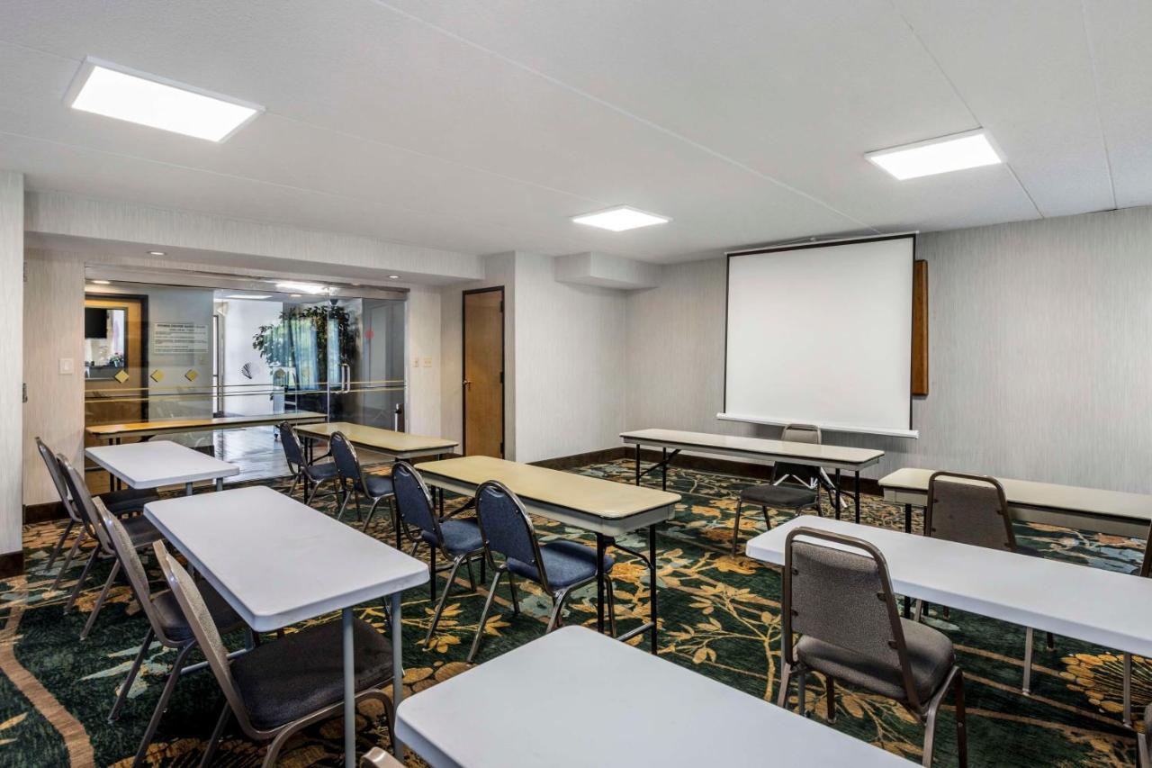 Best Western Harrisburg North Hotel Экстерьер фото